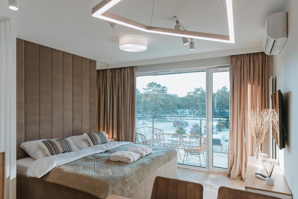 Postel nebo postele na pokoji v ubytování Nadmorska Apartments ApartView in Łeba by Rent like home