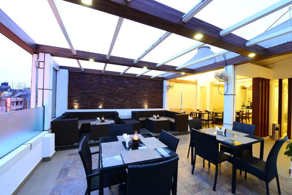 Restaurace v ubytování Hotel City Star - Free Airport Pickup
