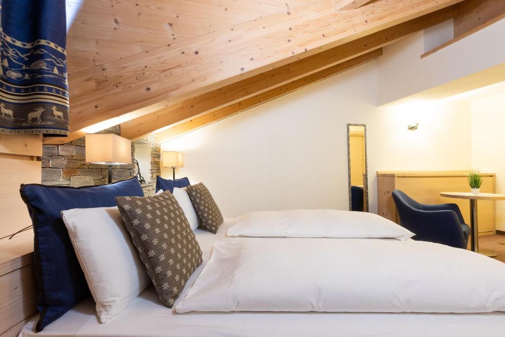 Postel nebo postele na pokoji v ubytování Hotel Cardo