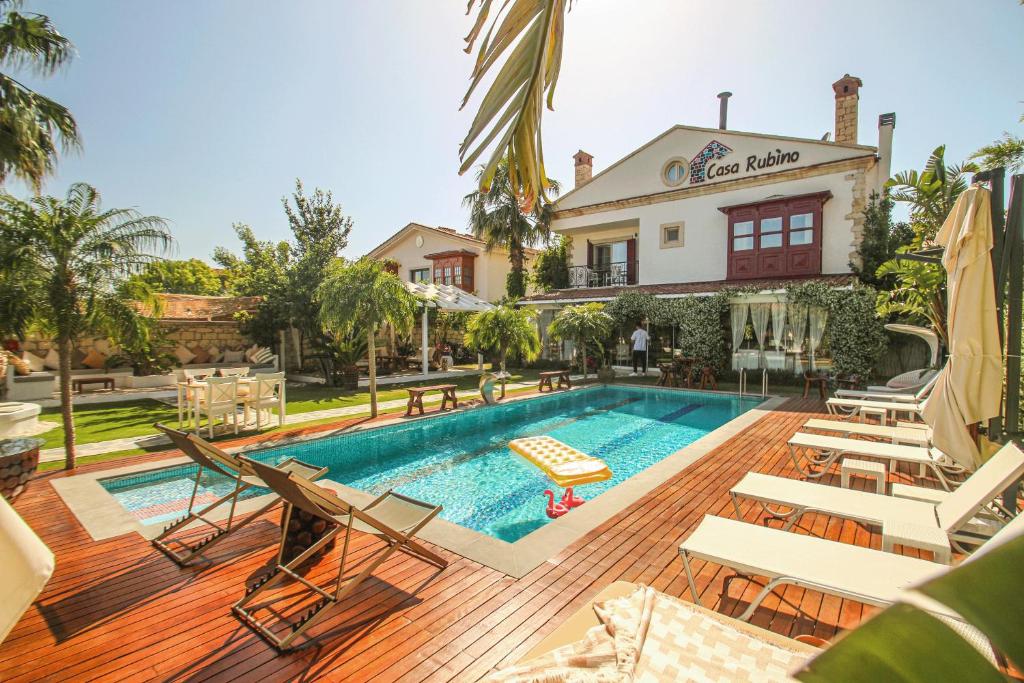 Bazén v ubytování CASA RUBİNO BUTİK OTEL nebo v jeho okolí