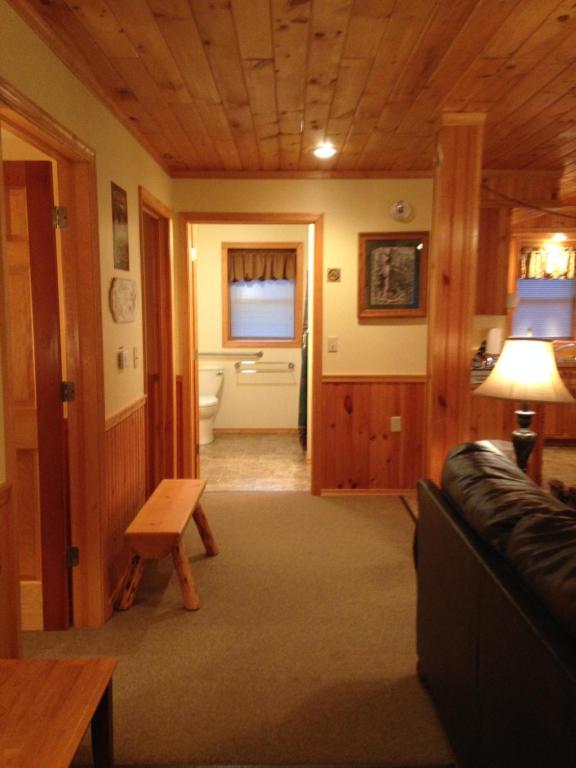 Rough Cut Lodge - Suite 6