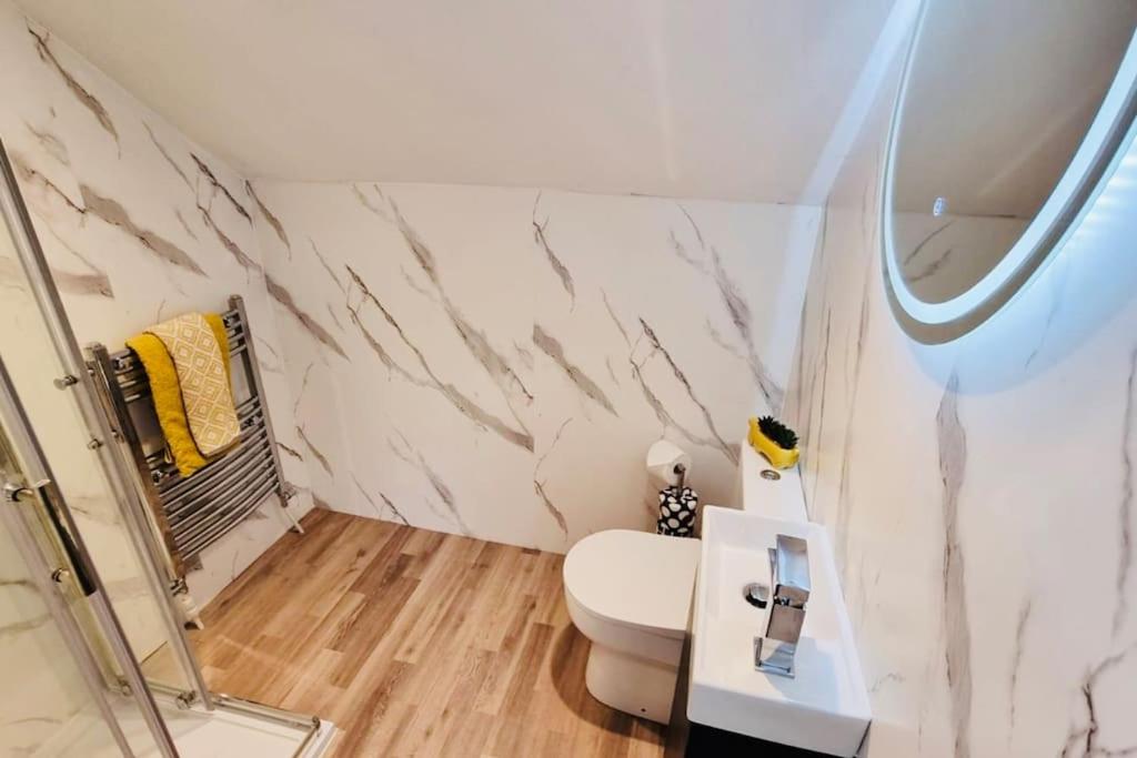 Koupelna v ubytování Harling House - Prestwick - 4 bedrooms