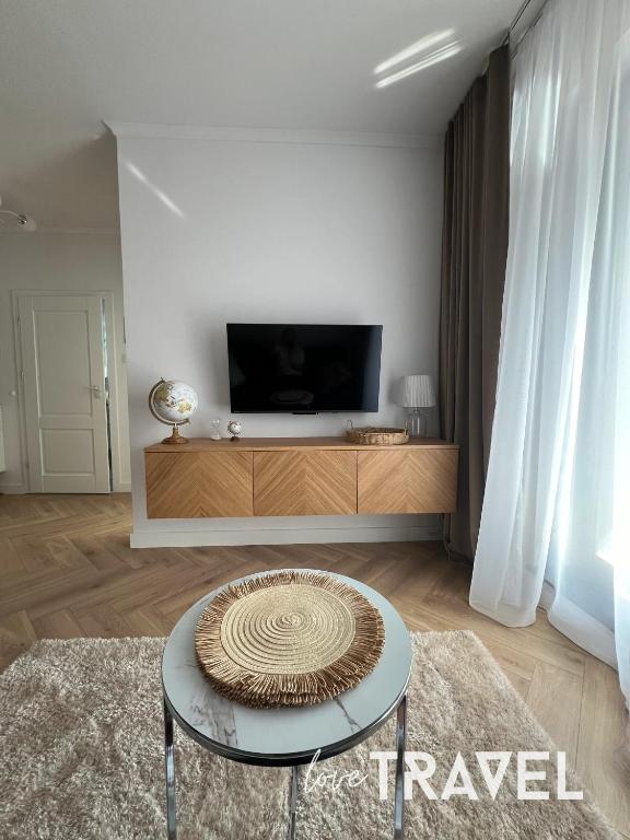 Telewizja i/lub zestaw kina domowego w obiekcie Love Travel - Targowa 4
