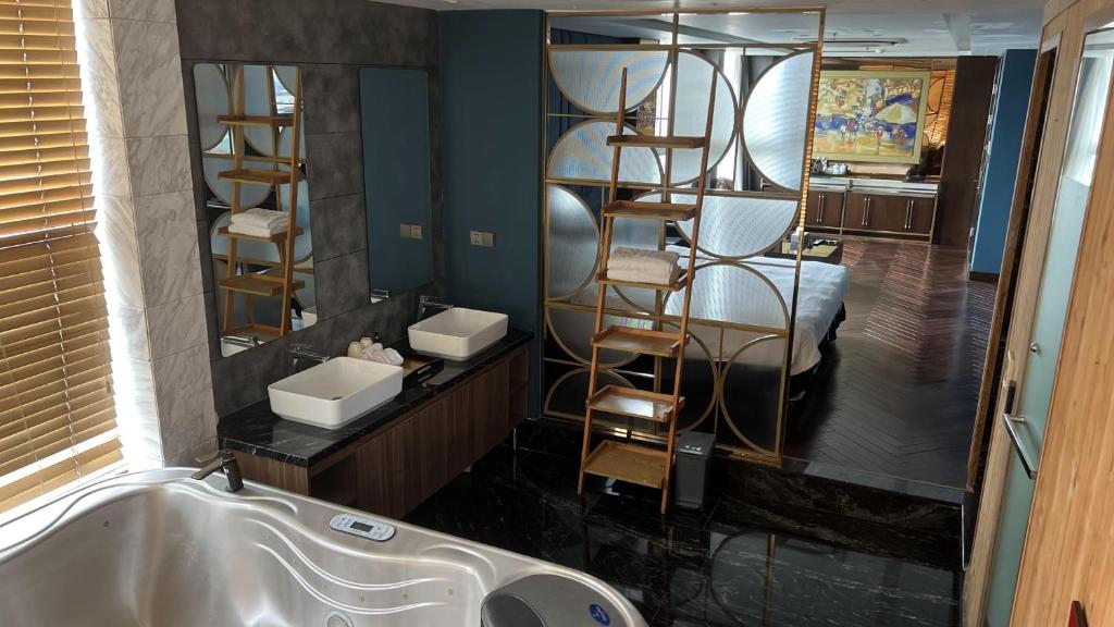 Suite Gia Đình