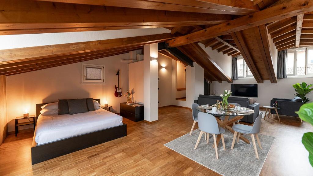 Posteľ alebo postele v izbe v ubytovaní Magic Place Bergamo! Relax Apartment with terrace in the heart of the city