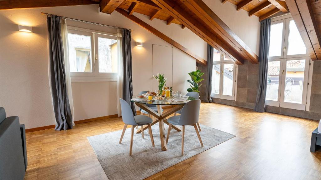 Posedenie v ubytovaní Magic Place Bergamo! Relax Apartment with terrace in the heart of the city