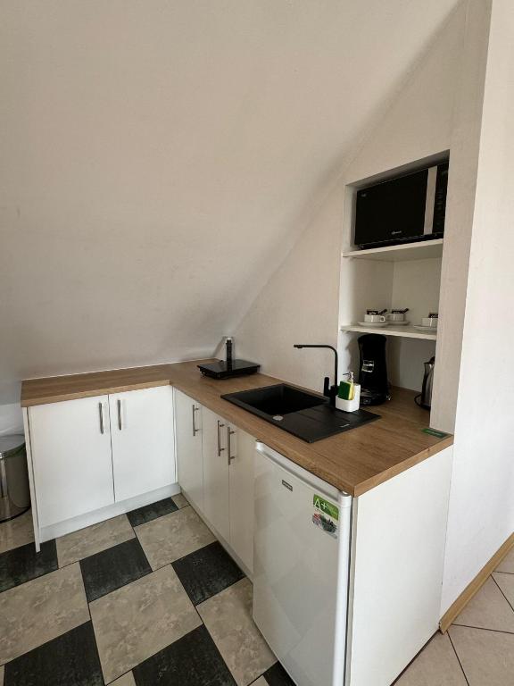 Kuchyňa alebo kuchynka v ubytovaní Hotelik Maria