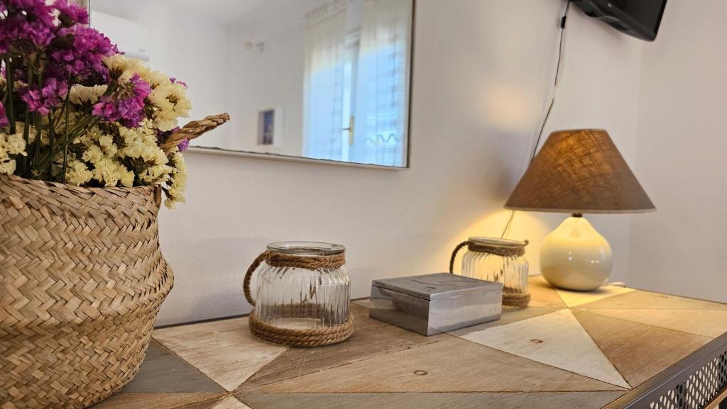 TV a/nebo společenská místnost v ubytování Rinio House in Adamas