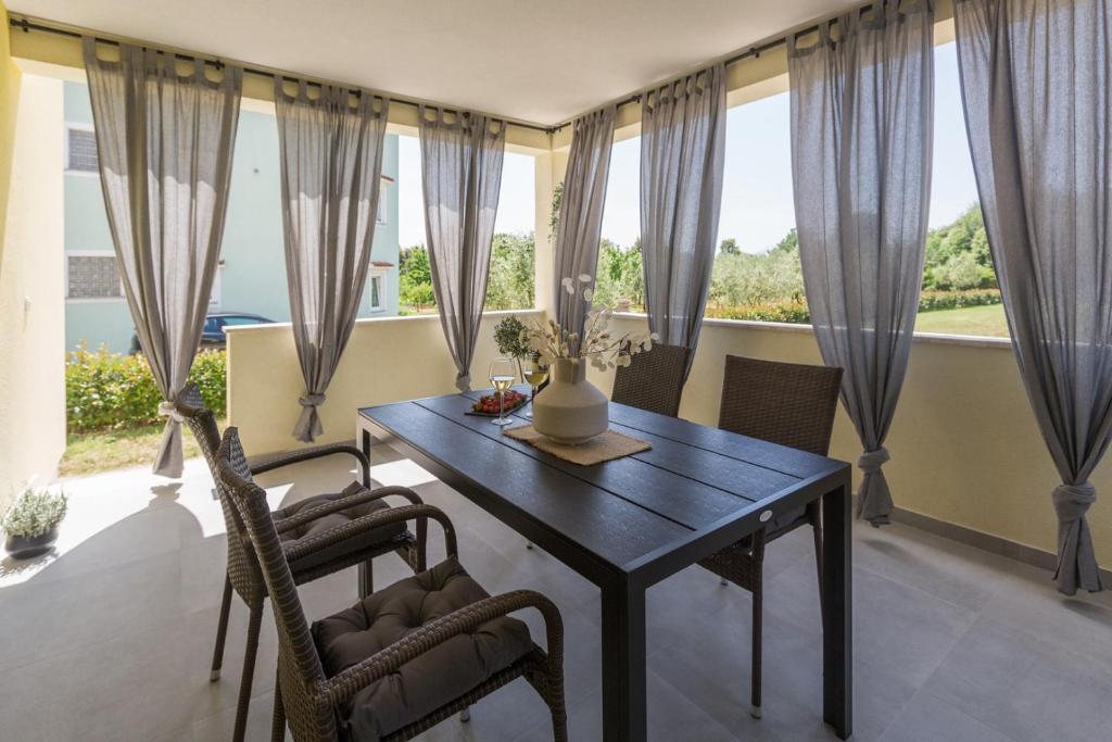 Balkon lub taras w obiekcie Aquila Premium Vrsar