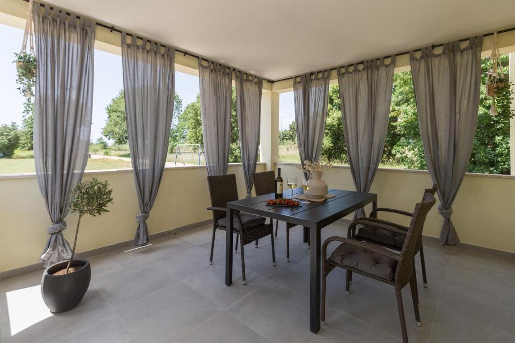 Balkon lub taras w obiekcie Aquila Premium Vrsar