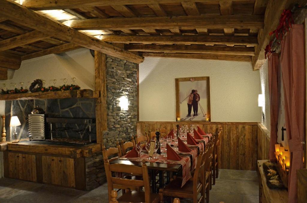 Restaurace v ubytování Hotel La Cambuse