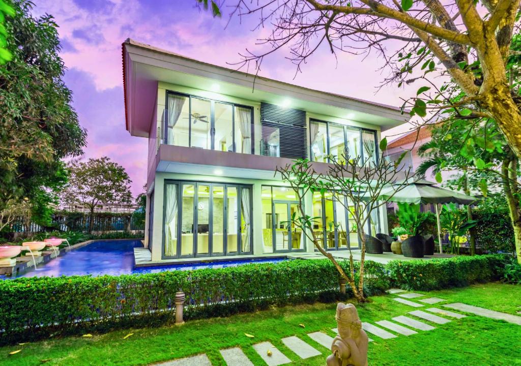 Zahrada ubytování Deluxe Beachside Resort Danang