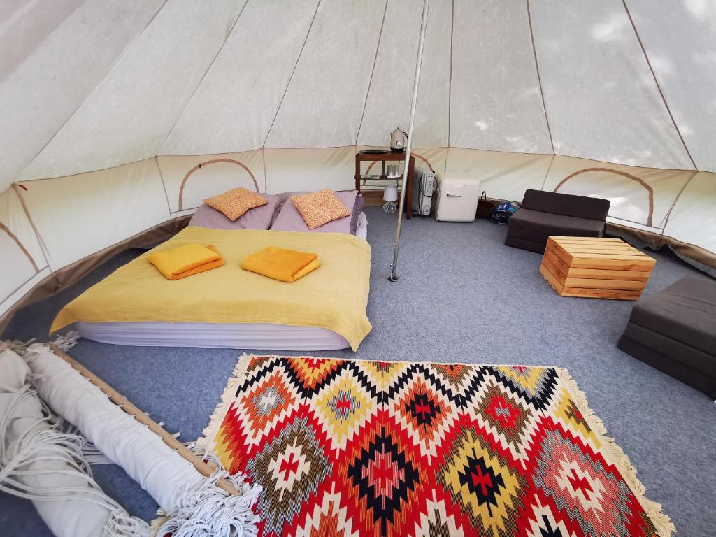 Posezení v ubytování Glamping Kaliska