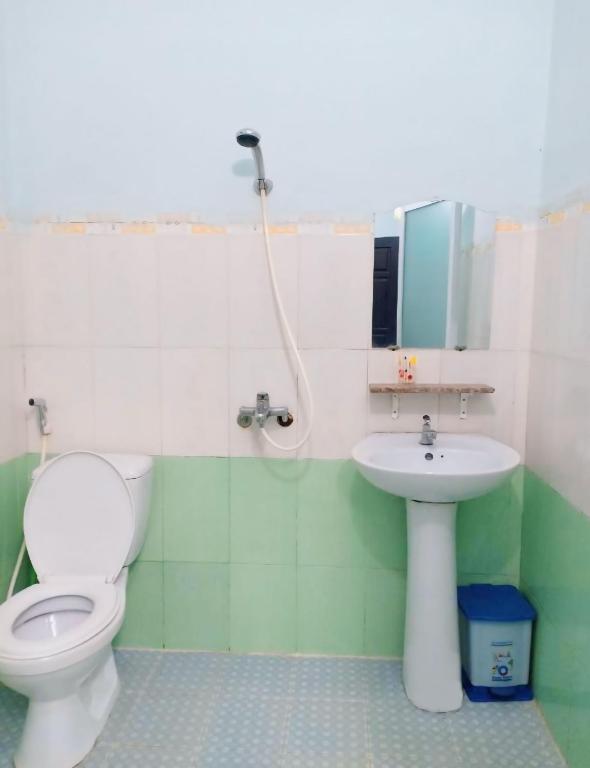 Koupelna v ubytování Nhà Nghỉ Kim Lài - Đối diện bệnh viện tỉnh Gia Lai -132 Tôn Thất Tùng