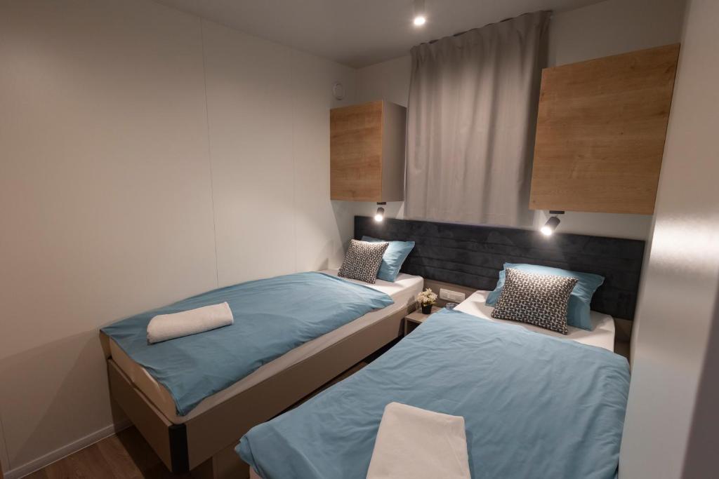 Postel nebo postele na pokoji v ubytování Adriakamp Mobilehome - Camp Soline