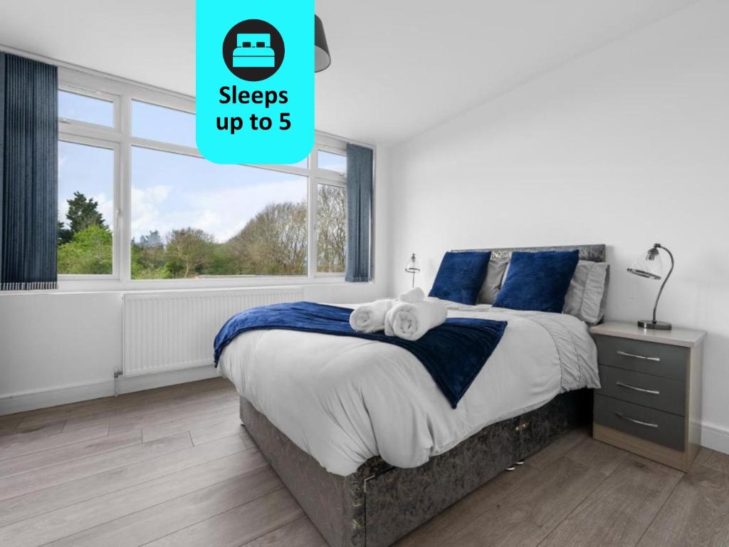 Säng eller sängar i ett rum på Stylish 3Bedroom House in Prime Leicester Location