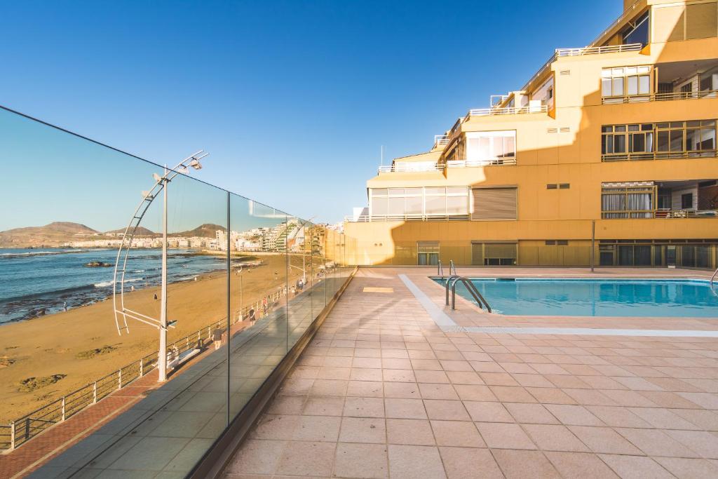 The swimming pool at or close to Home2Book Stylish Las Canteras3 Beach