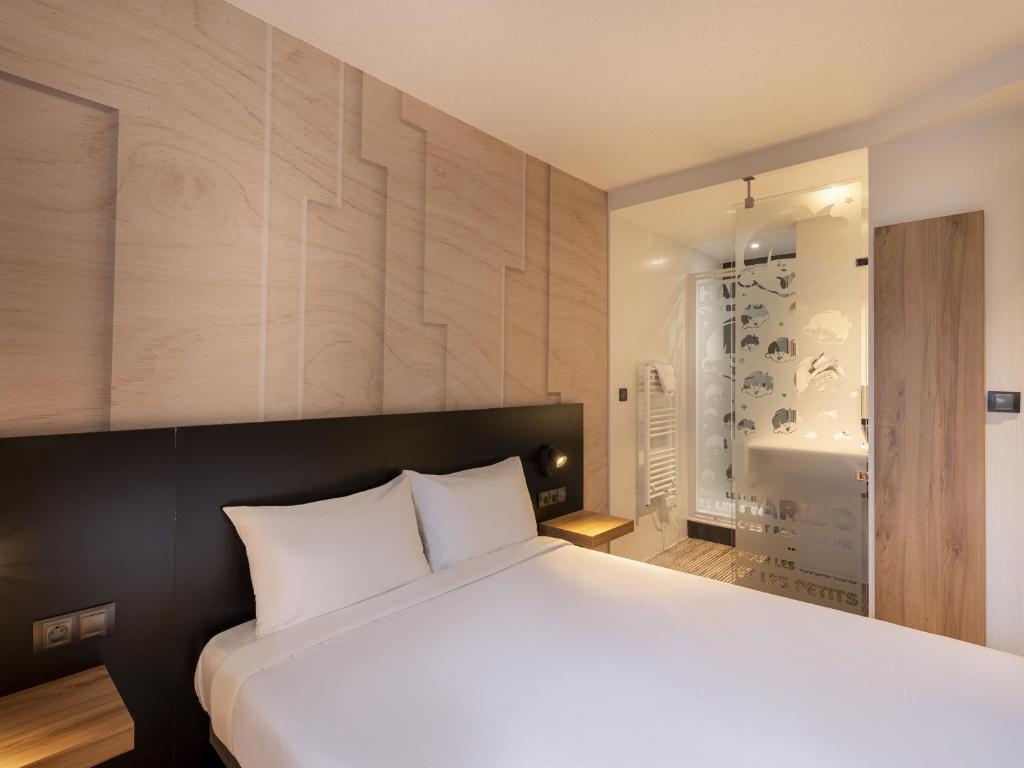 Postel nebo postele na pokoji v ubytování B&B HOTEL Lorient Ploemeur