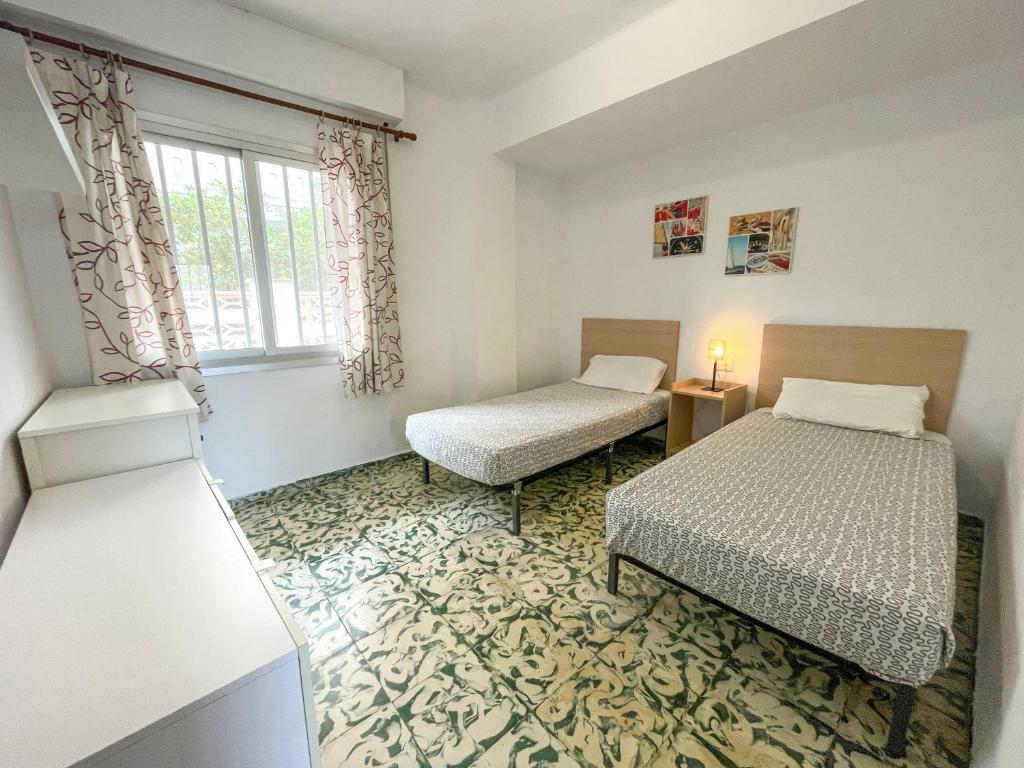 Postel nebo postele na pokoji v ubytování Apartamentos Gandia-Daimuz 3000