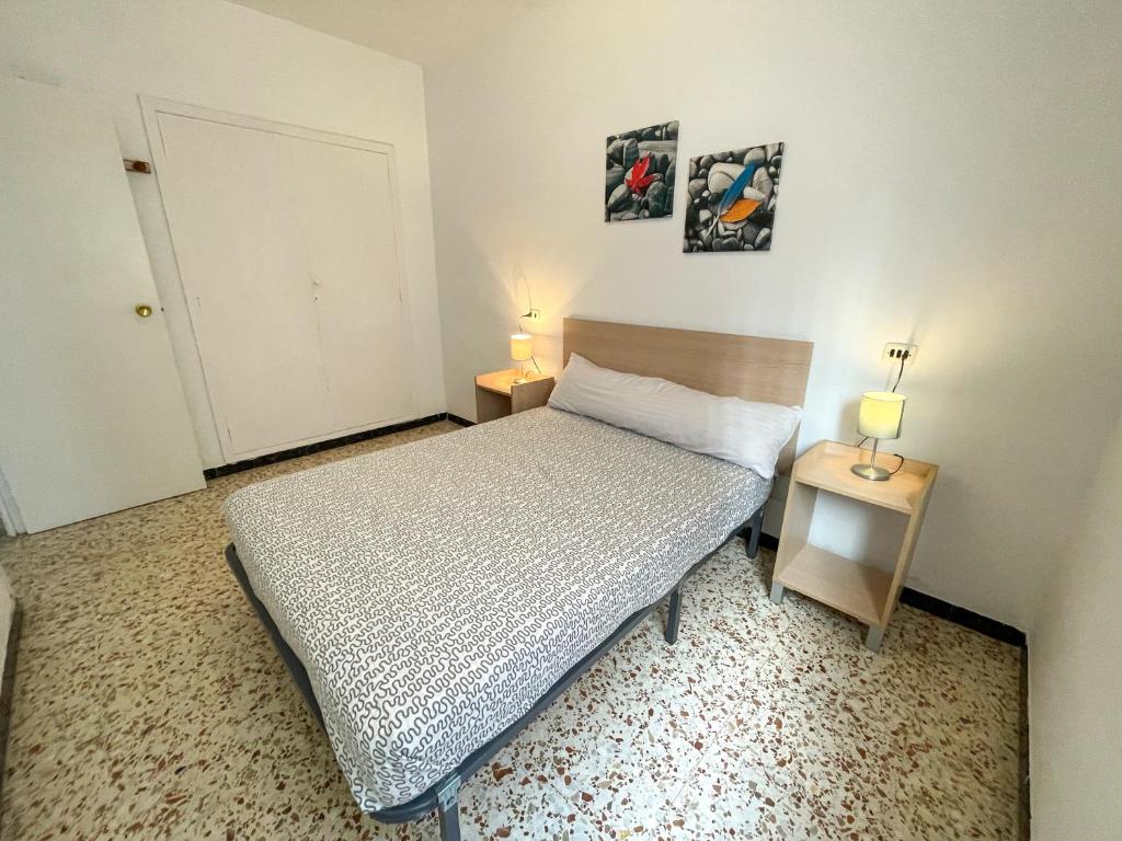 Postel nebo postele na pokoji v ubytování Apartamentos Gandia-Daimuz 3000