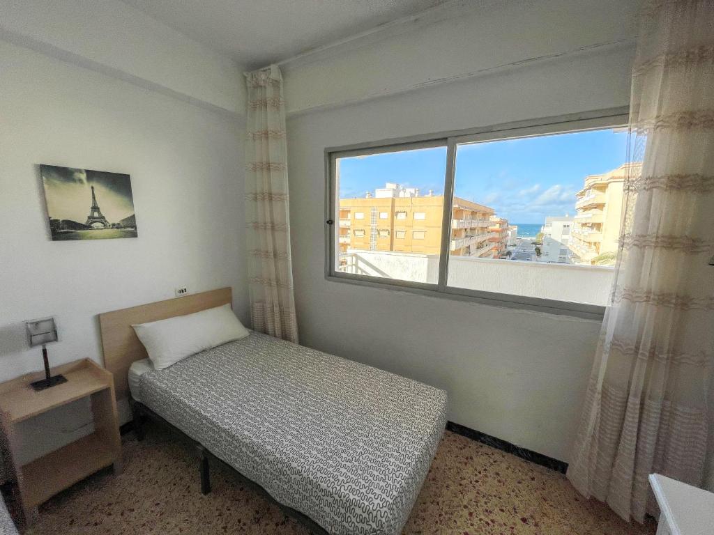 Postel nebo postele na pokoji v ubytování Apartamentos Gandia-Daimuz 3000