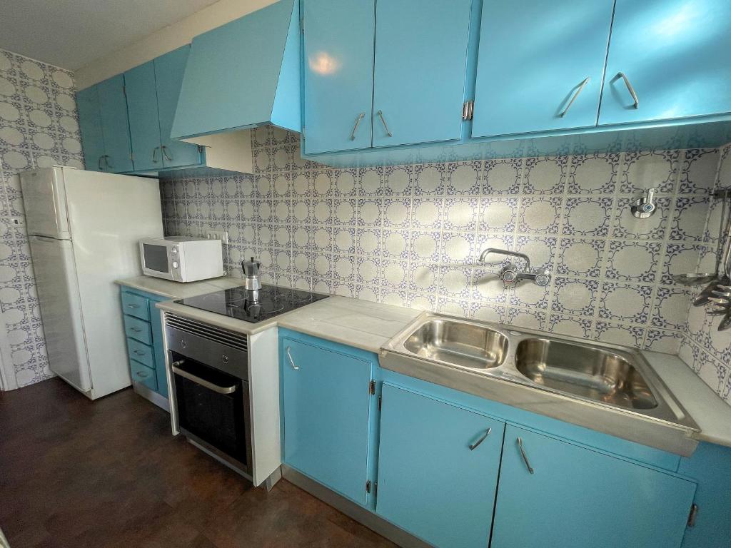 Kuchyň nebo kuchyňský kout v ubytování Apartamentos Gandia-Daimuz 3000