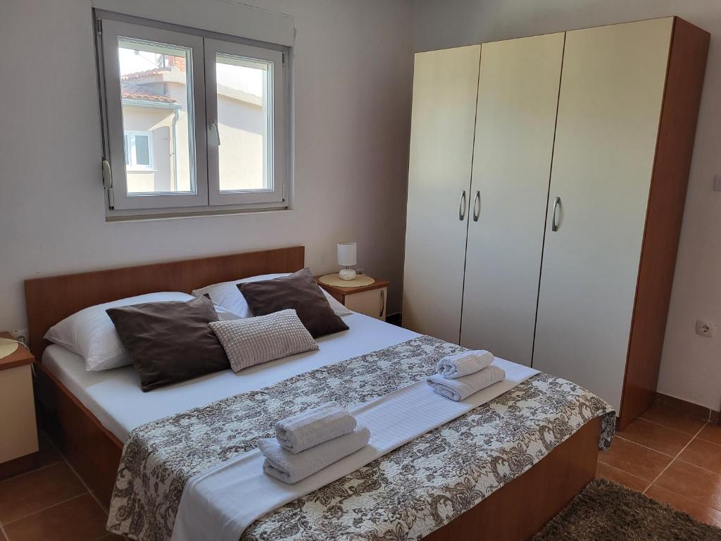 Posteľ alebo postele v izbe v ubytovaní Apartments Bralic
