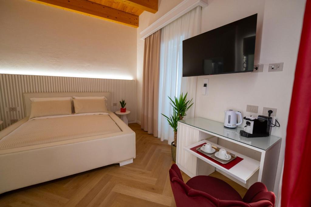 La Divina - free parking - - 6