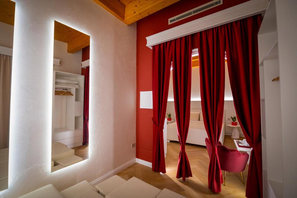 La Divina - free parking - - 7