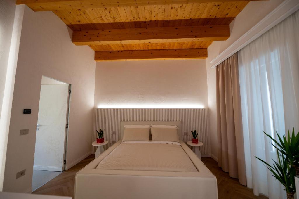 La Divina - free parking - - 18