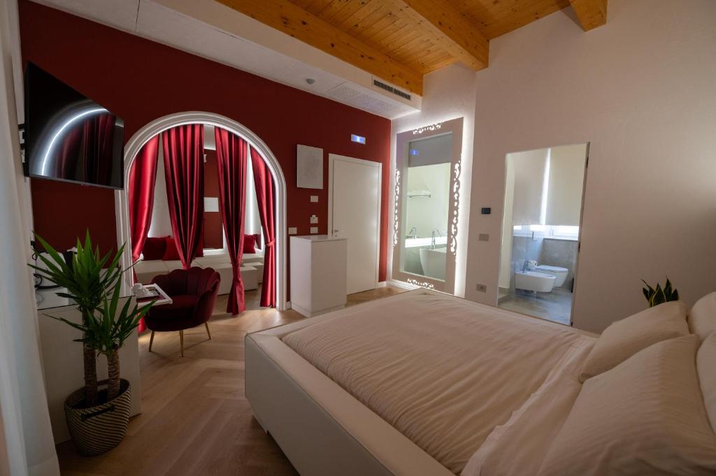 La Divina - free parking - - 12