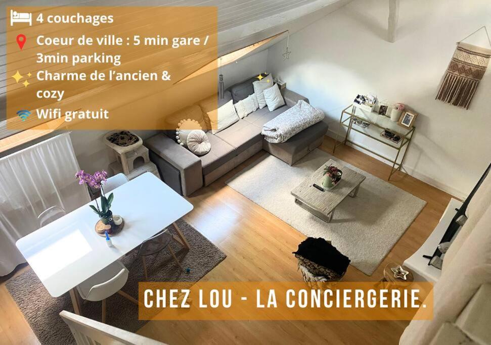 an overhead view of a living room with a couch at Chez Lou - Poitiers - in Poitiers