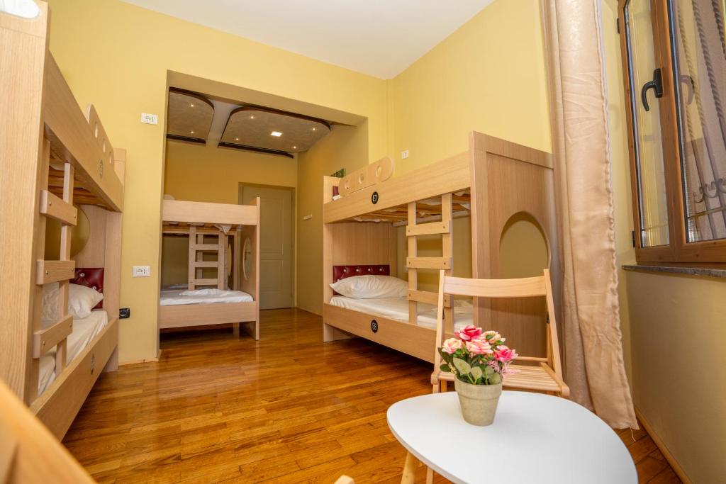 Cama o camas de una habitación en Terrace Hostel & Lounge Bar