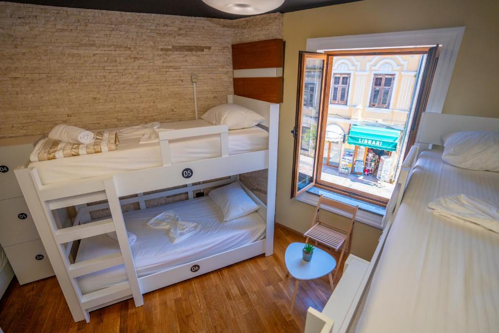 Cama o camas de una habitación en Terrace Hostel & Lounge Bar