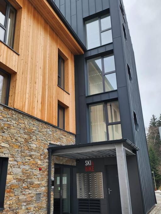 Budova, kde se apartmán nachází
