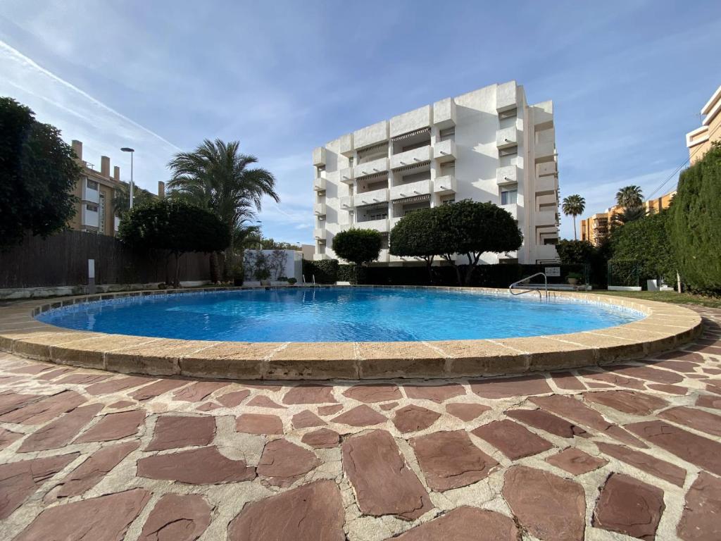 a large swimming pool in front of a building at Apartamento Aura in Jávea