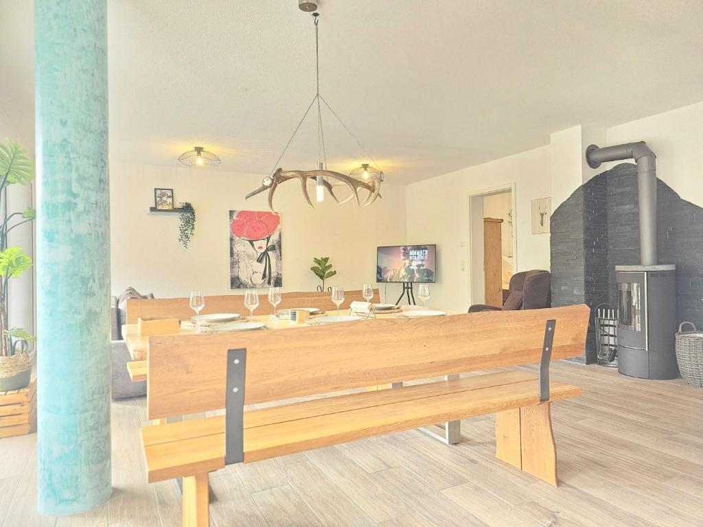 TV a/nebo společenská místnost v ubytování Black Forest II Sauna I Boxspring I Nespresso I Ausblick I Wasserfälle im Ort
