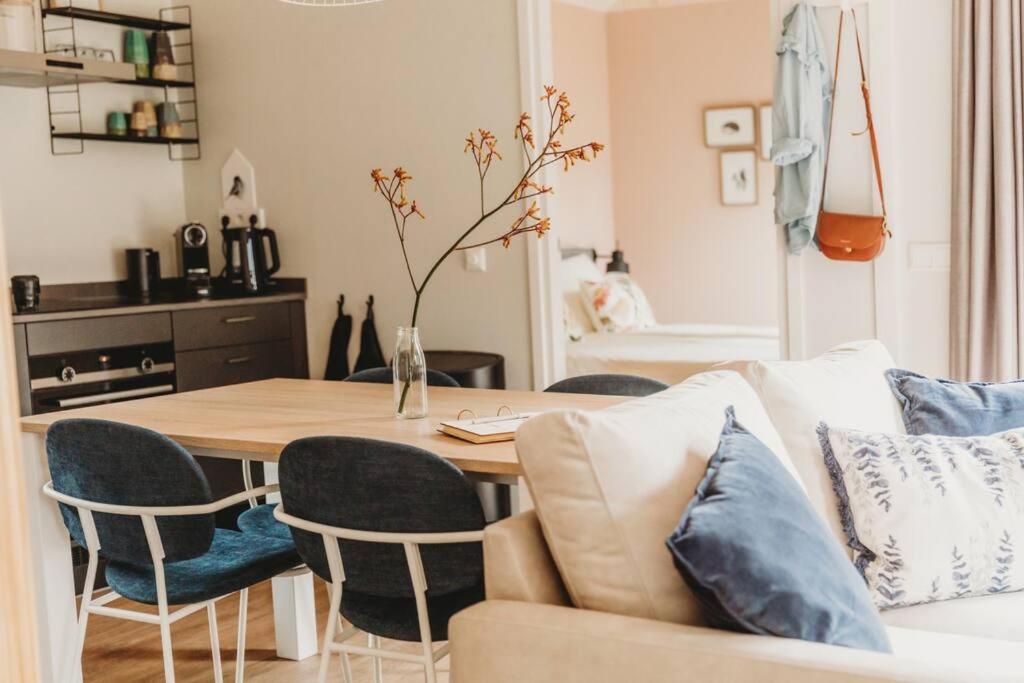Istumisnurk majutusasutuses Knus I Tiny house op de Veluwe