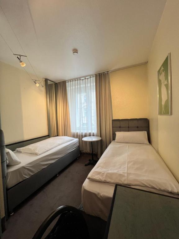 Ένα ή περισσότερα κρεβάτια σε δωμάτιο στο Hotel Monopol City Centre