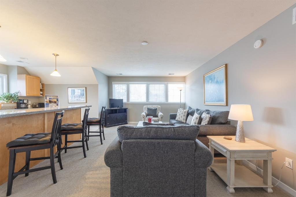 Dan-Jo South - Condo within walking distance to Downtown Douglas ...