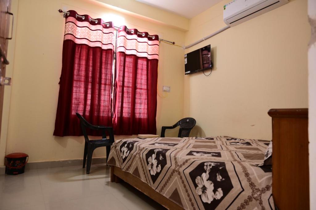 Postel nebo postele na pokoji v ubytování Jankivihar Homestay at Prahladghat within 1km from Shri Ram Mandir