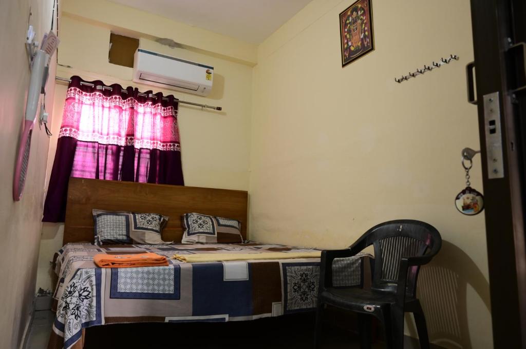 Postel nebo postele na pokoji v ubytování Jankivihar Homestay at Prahladghat within 1km from Shri Ram Mandir