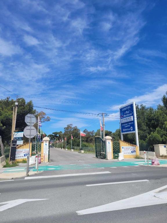 Fotografie z fotogalerie ubytování Charmant mobil-home à 200 m des plages v destinaci Hyères
