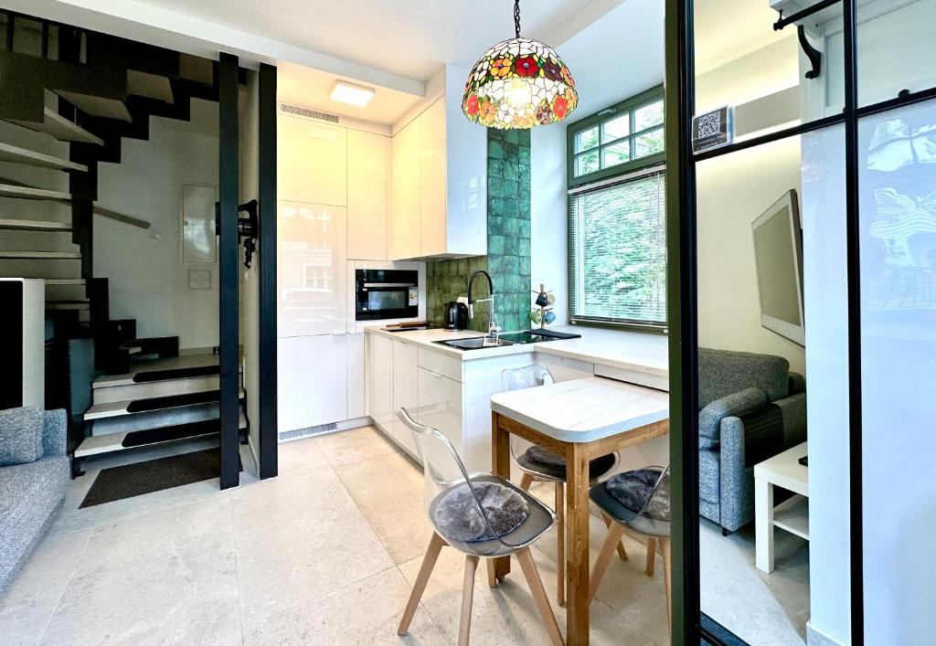 Kuchyňa alebo kuchynka v ubytovaní Evergreen Sopot House