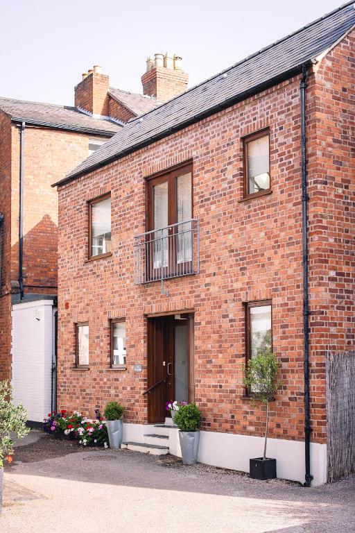 Lion & Pheasant Hotel - 