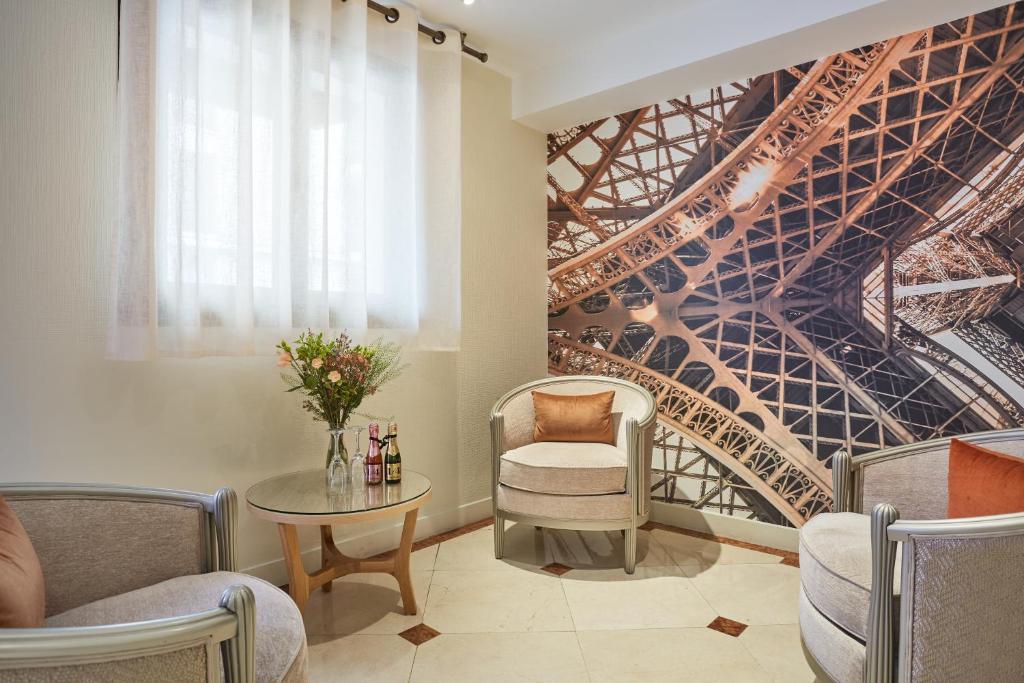 Posezení v ubytování Hotel Beaugrenelle Tour Eiffel