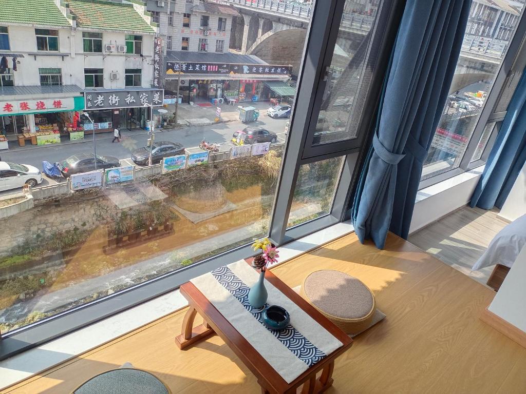 Nespecifikovaný výhled na destinaci Chuang-šan nebo výhled na město při pohledu z hotelu