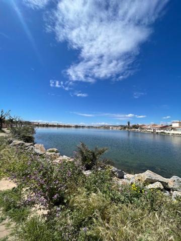 Photo de la galerie de l'établissement L'horizon - Vue lac - 5min plage, à Port-la-Nouvelle
