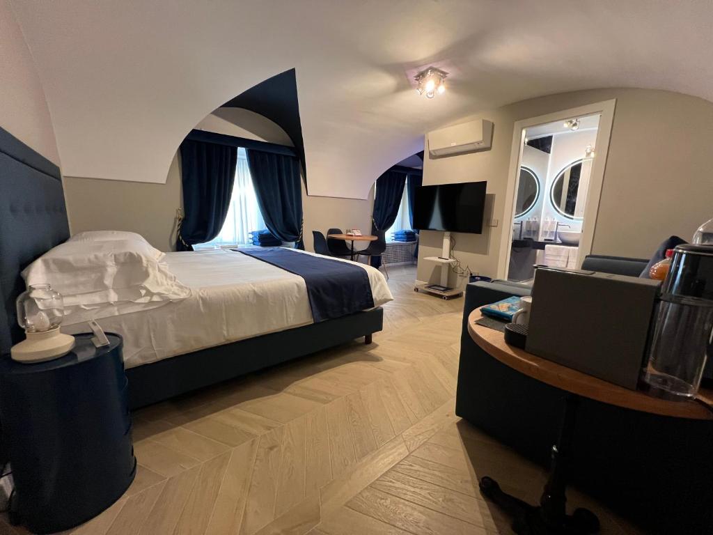 Rome luxury blue suites- LOVE