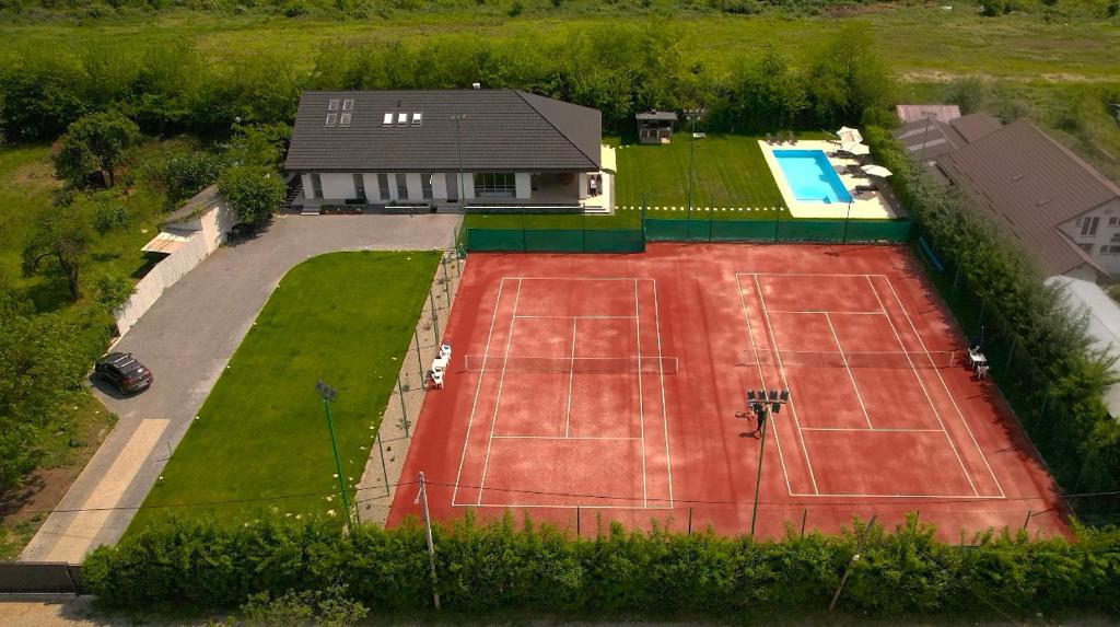 an aerial view of a tennis court with a house at LaHuzur in Săftica